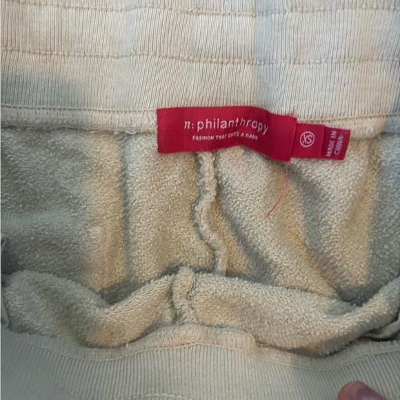 philanthropy XS NWOT Cocoa Casual Walking Shorts, distressed,adjustable waist - Picture 3 of 4